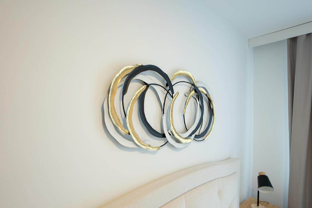 A Spacious 3-bedroom With King-size Beds Is Located Within 5 Minute's Walk From The Prater Appartement