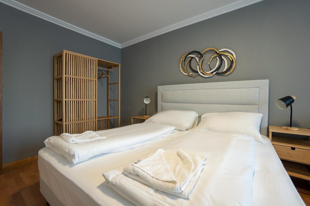A Spacious 3-bedroom With King-size Beds Is Located Within 5 Minute's Walk From The Prater *