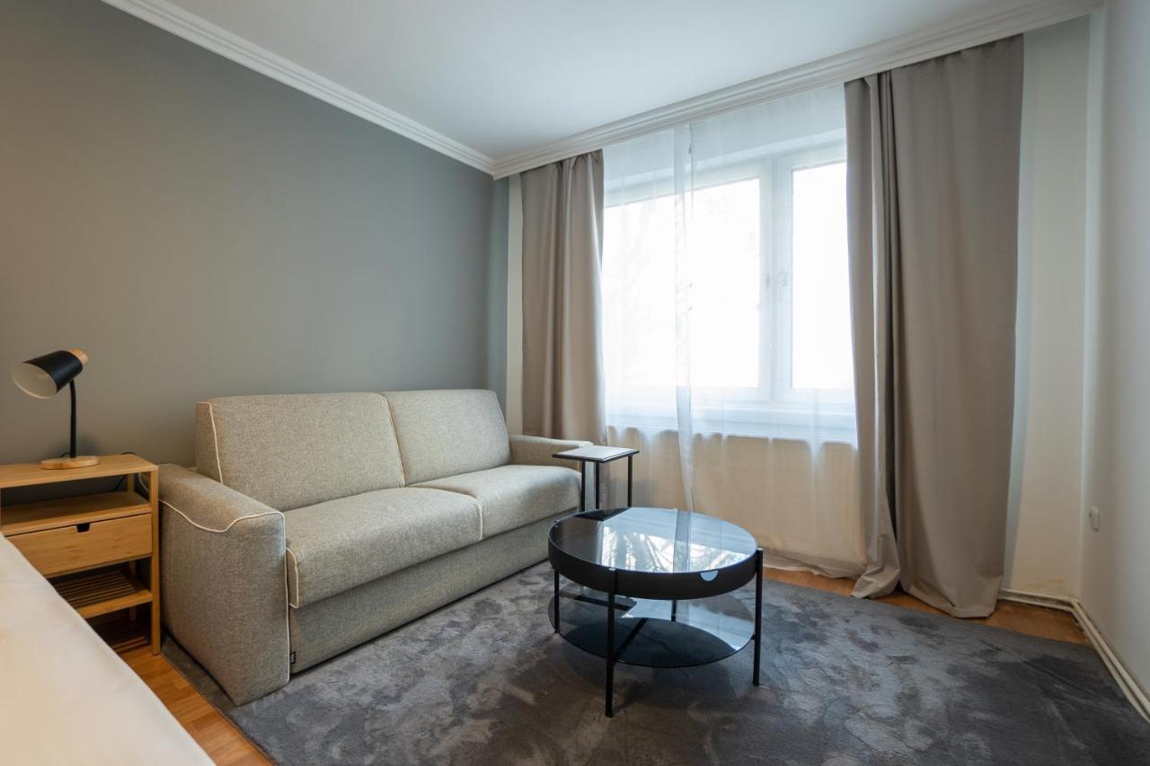A Spacious 3-bedroom With King-size Beds Is Located Within 5 Minute's Walk From The Prater